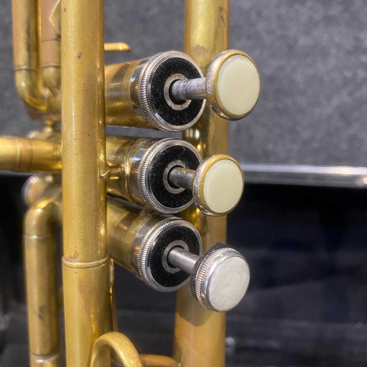 Trompete Quasar Laqueado Sib (Bb) – Usado