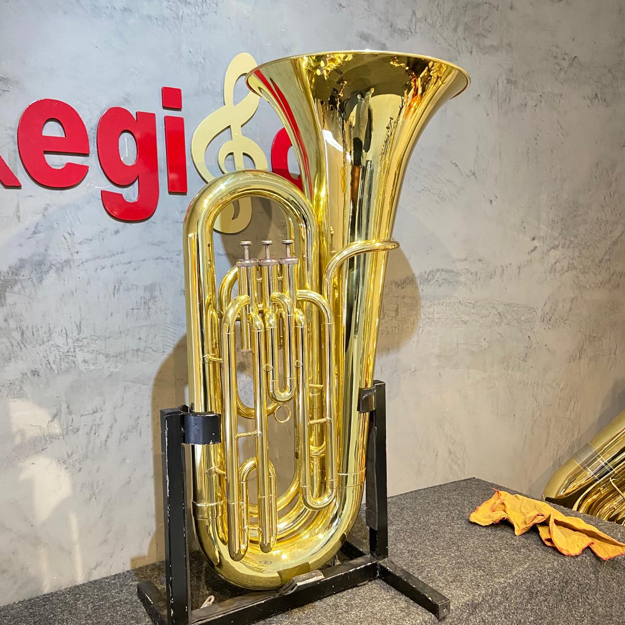 Tuba Weril J370 Laqueada - Usada