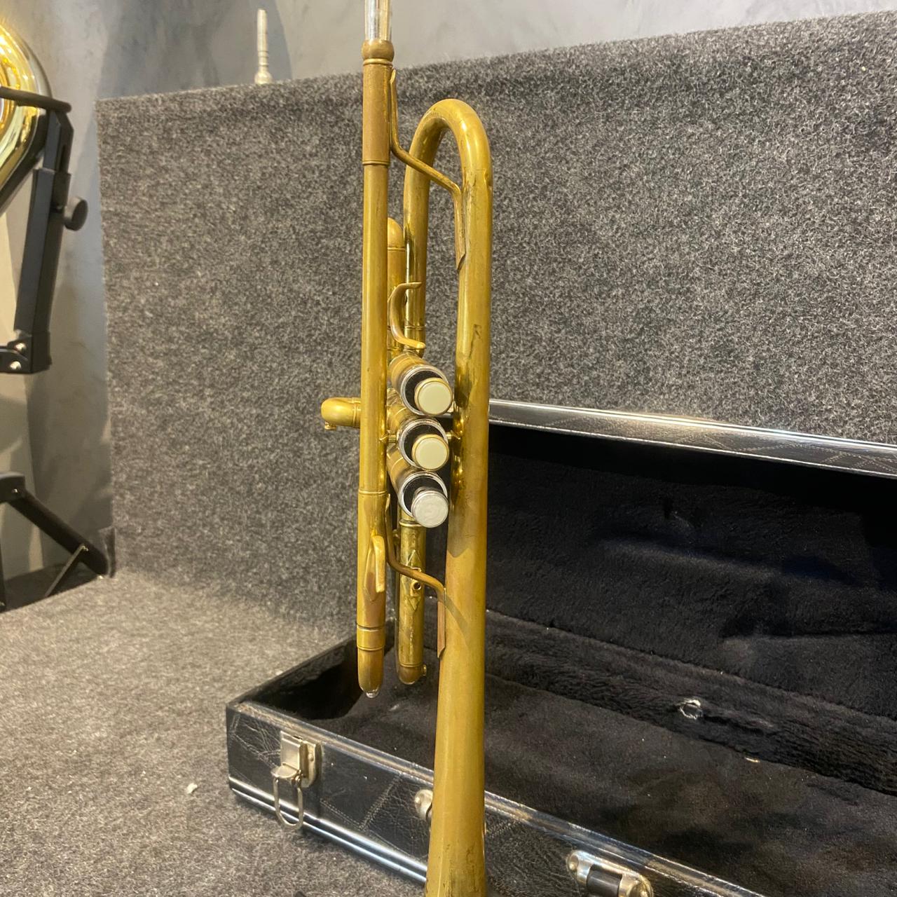 Trompete Quasar Laqueado Sib (Bb) – Usado