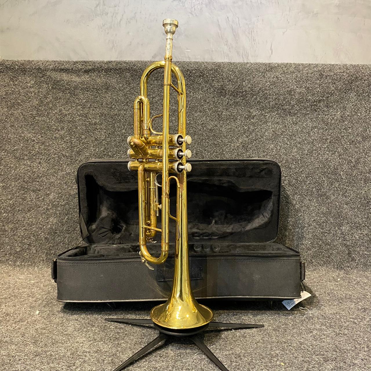 Trompete Magnum Laqueado Sib (Bb) – Usado