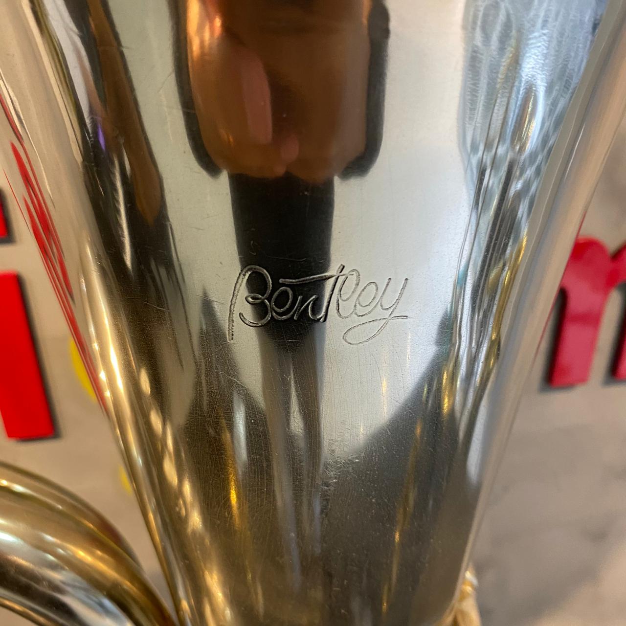 Tuba Weril Bentley - Usada