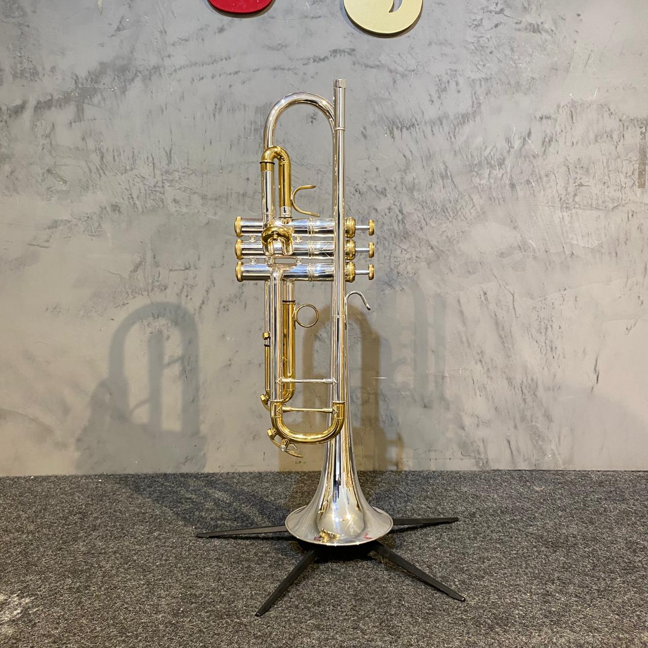 Trompete Tokai TR-400PG Sib (Bb) – Prata c/ Dourado – Vitrine